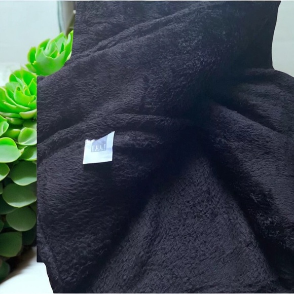 Elle Decor Black Oversize High Pile Plush Blanket/Throw 70”x 60” - Picture 4 of 5